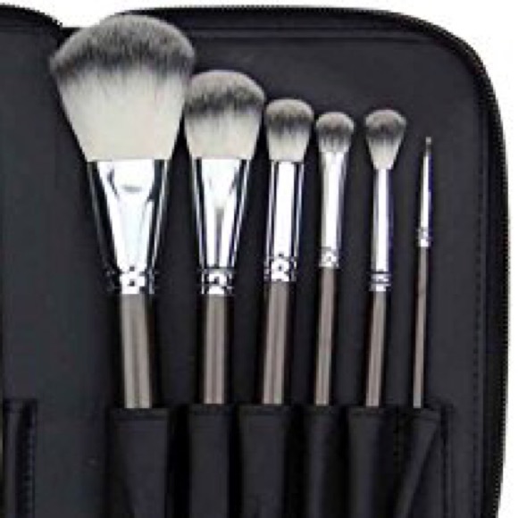Sephora Other - 7 pc Crown Brush HD Set